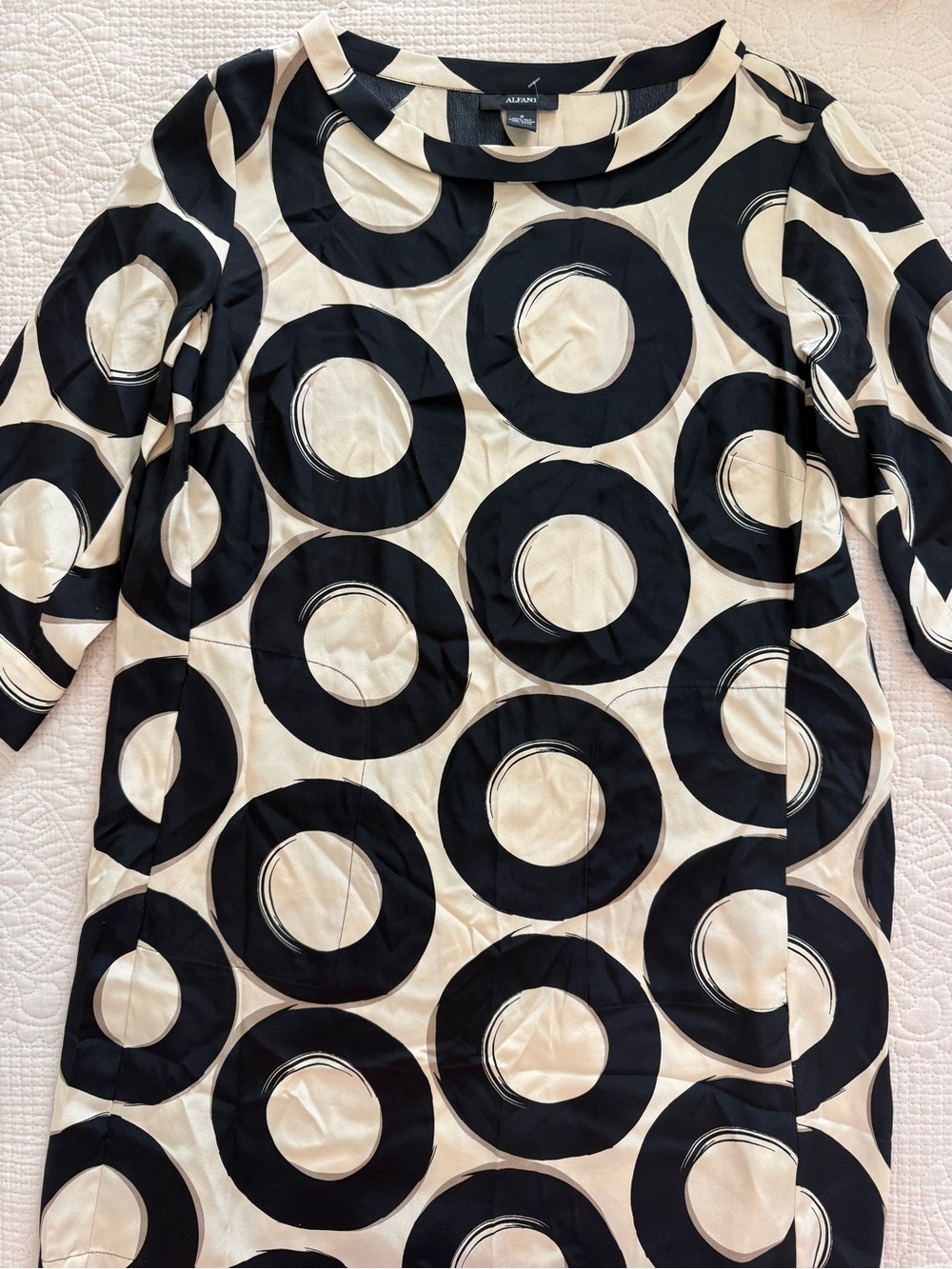 Alfani 100% Silk Geometric
Print Dress Women's Size 8 Tan
Black Boat Neck - Picture 7 of 9